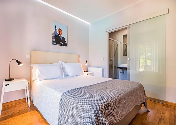 Spacious In With A Private Year-round Pool Сесимбра
