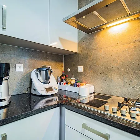 Spacious In With A Private Year-round Pool Sesimbra