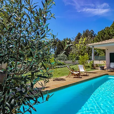 Villa Spacious In With A Private Year-round Pool *