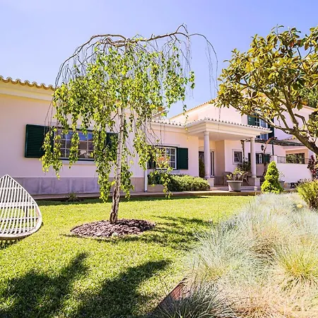 Villa Spacious In With A Private Year-round Pool *