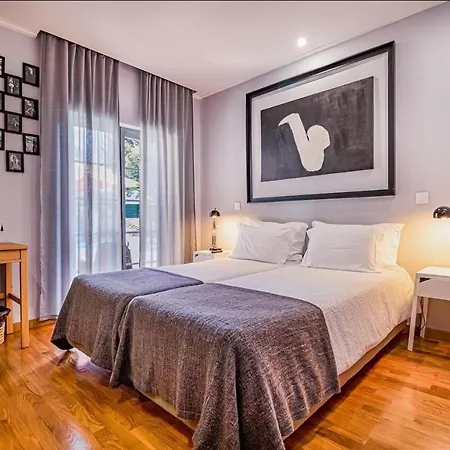 Spacious In With A Private Year-round Pool 别墅