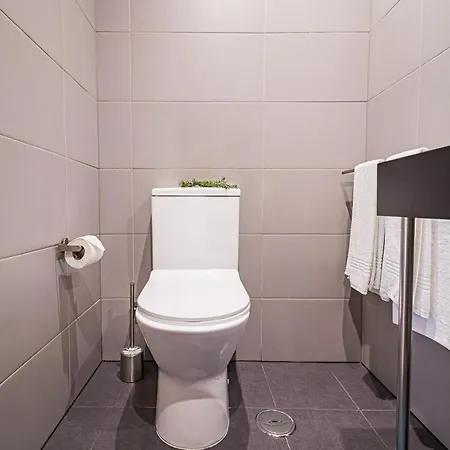 Villa Spacious In With A Private Year-round Pool *