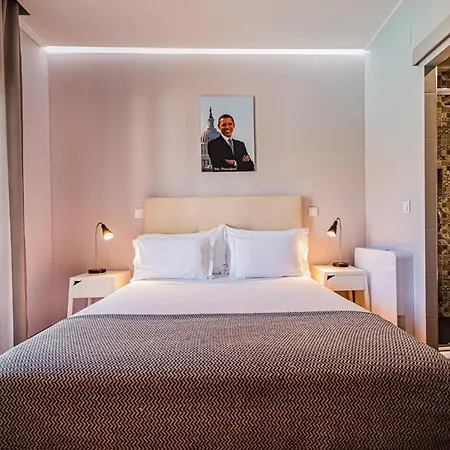 Spacious In With A Private Year-round Pool Sesimbra