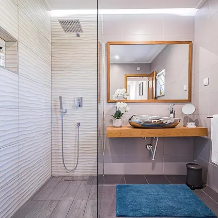 Spacious In With A Private Year-round Pool * Sesimbra