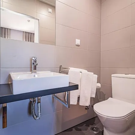 Spacious In With A Private Year-round Pool Villa Sesimbra