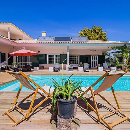 Spacious In With A Private Year-round Pool 别墅 *