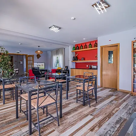 别墅 Spacious In With A Private Year-round Pool 塞辛布拉