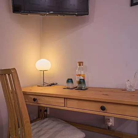 Spacious In With A Private Year-round Pool 别墅