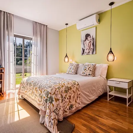 Villa Spacious In With A Private Year-round Pool