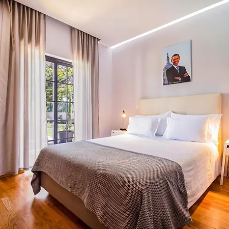 Spacious In With A Private Year-round Pool Sesimbra
