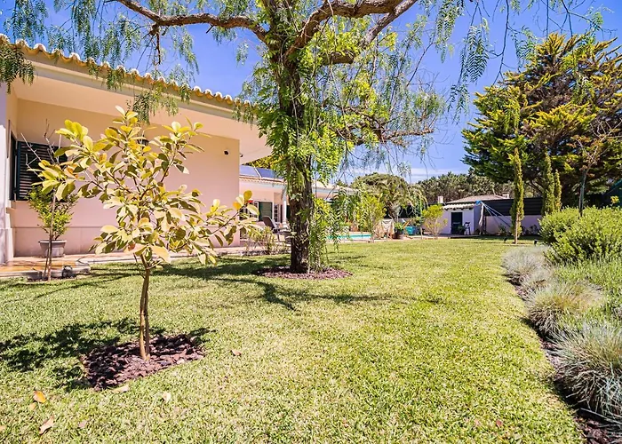 Villa Spacious In With A Private Year-round Pool