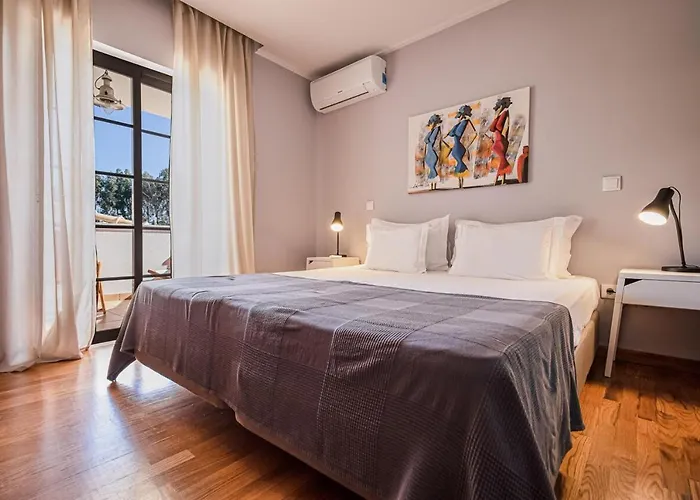 Spacious In With A Private Year-round Pool Villa Sesimbra