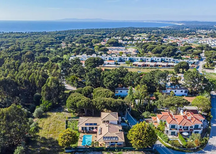 Villa Spacious In With A Private Year-round Pool Sesimbra