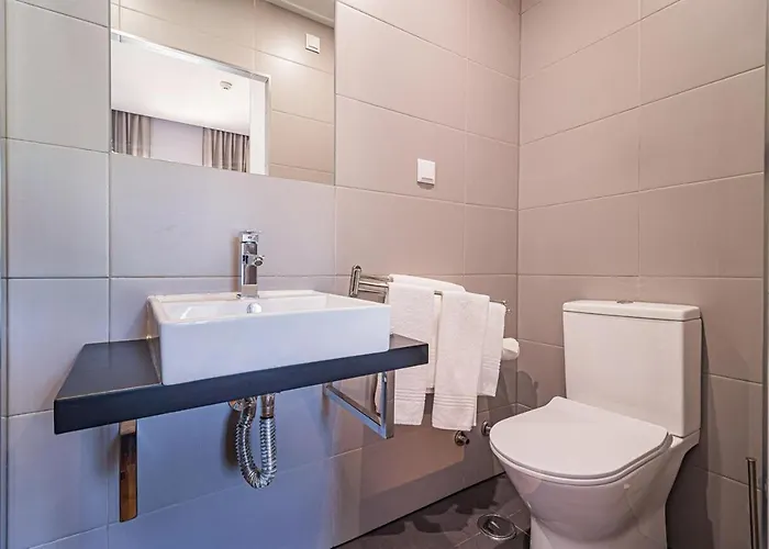 Spacious In With A Private Year-round Pool Villa Sesimbra