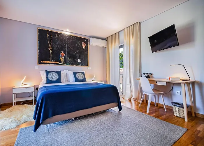 Spacious In With A Private Year-round Pool Villa Sesimbra