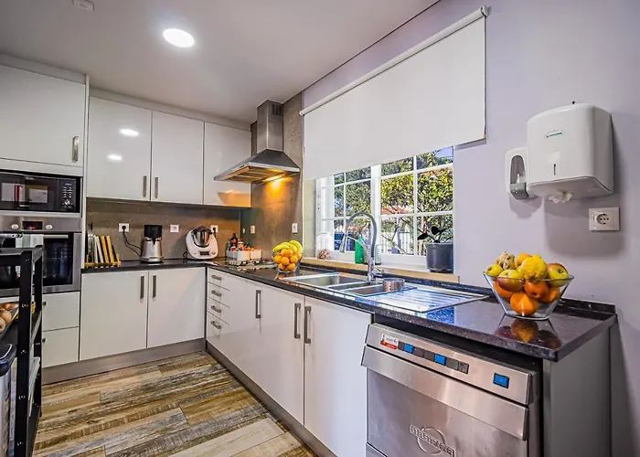 Villa Spacious In With A Private Year-round Pool Sesimbra