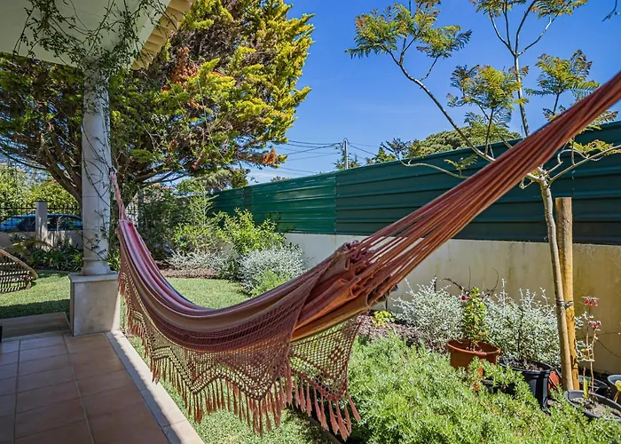 Spacious In With A Private Year-round Pool Sesimbra